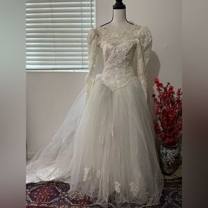Elegant Lace Wedding Dress